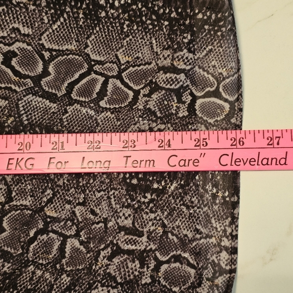 Tahari Rosalyn Gray Sleeveless Blouse Snake Print Velvet Trim Women's Large - Picture 11 of 13